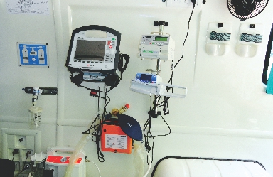 Ambulance Twin Stretcher 4+2 Patient