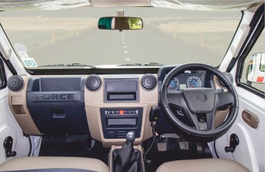 Trax Ambulance 5+D+1P